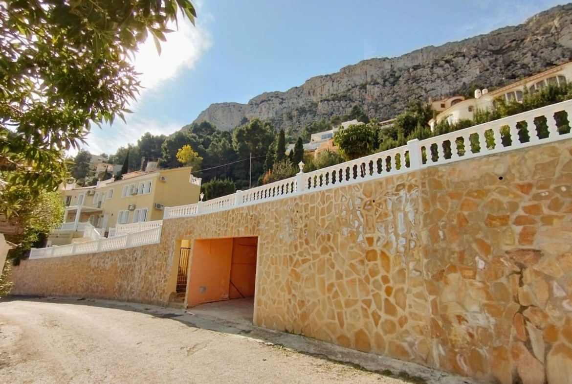 Exclusieve villa in Calpe met panoramisch uitzicht en een grote investeringsmogelijkheid