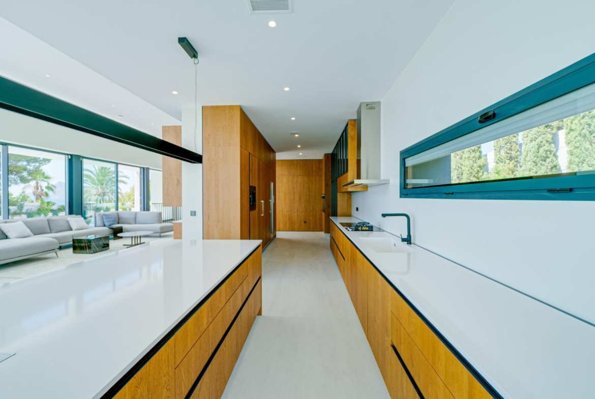 Indrukwekkende luxe villa aan zee