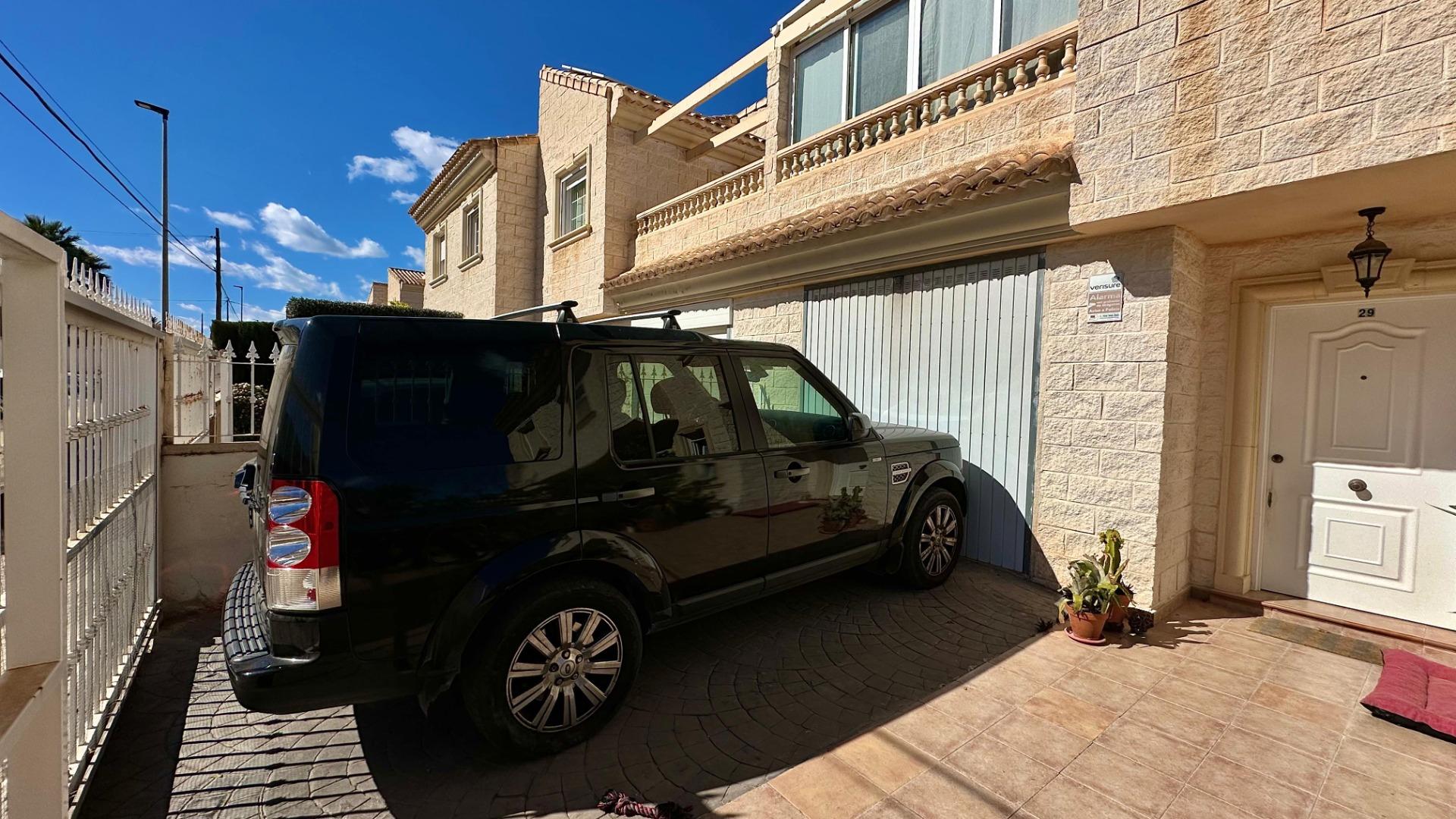Prachtig herenhuis in Albir met tuin 15 minuten lopen van het strand!