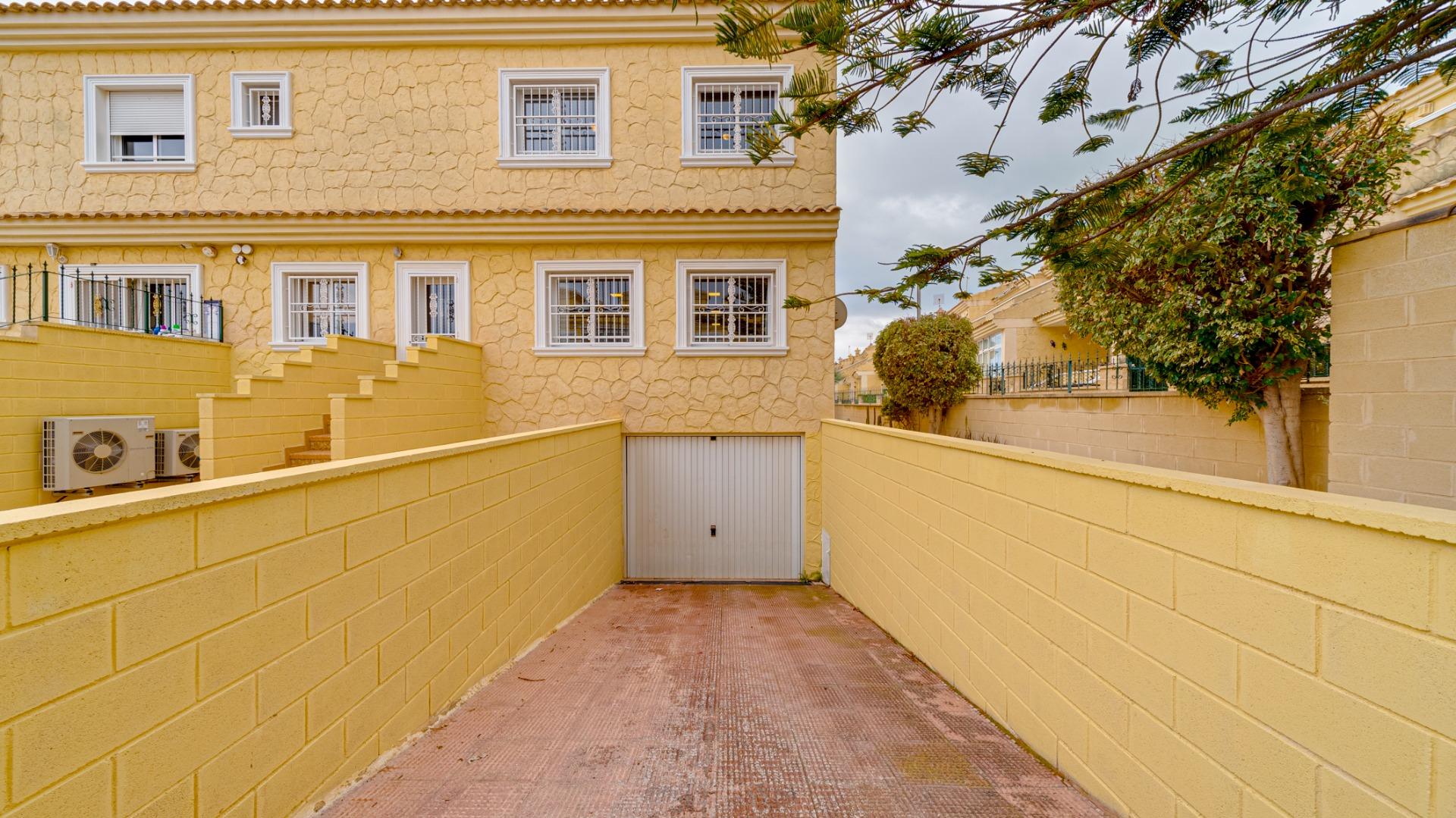 2-11-89 Large corner semi-detached house with sea views,