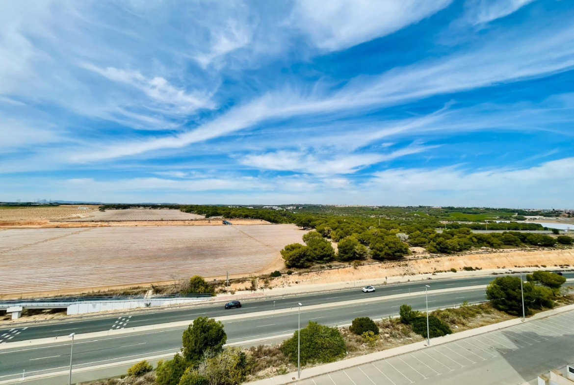 Klaar! Esplendido ático a estrenar en Sea Gardens con panorámica vista al mar !