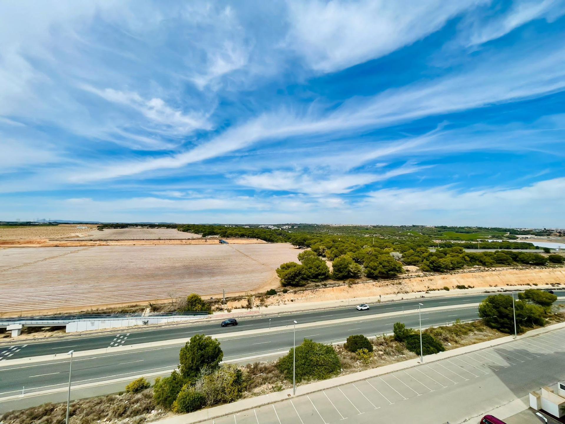 Klaar! Esplendido ático a estrenar en Sea Gardens con panorámica vista al mar !