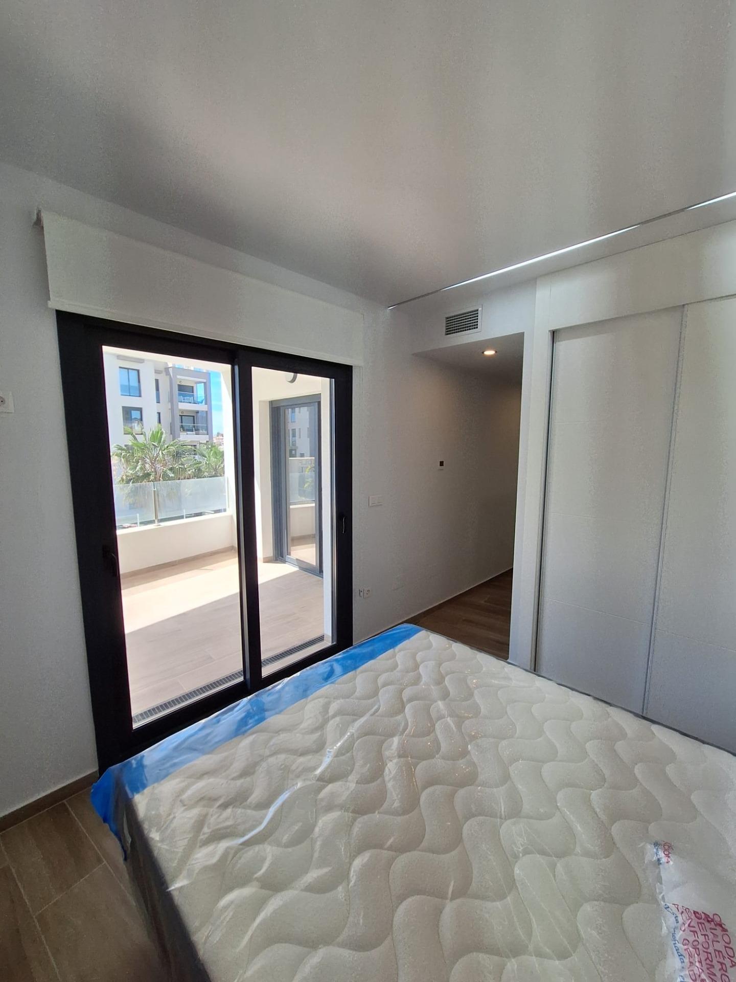 Nieuwbouw appartement in Villamartin met parkeerplaats en gemeenschappelijk zwembad