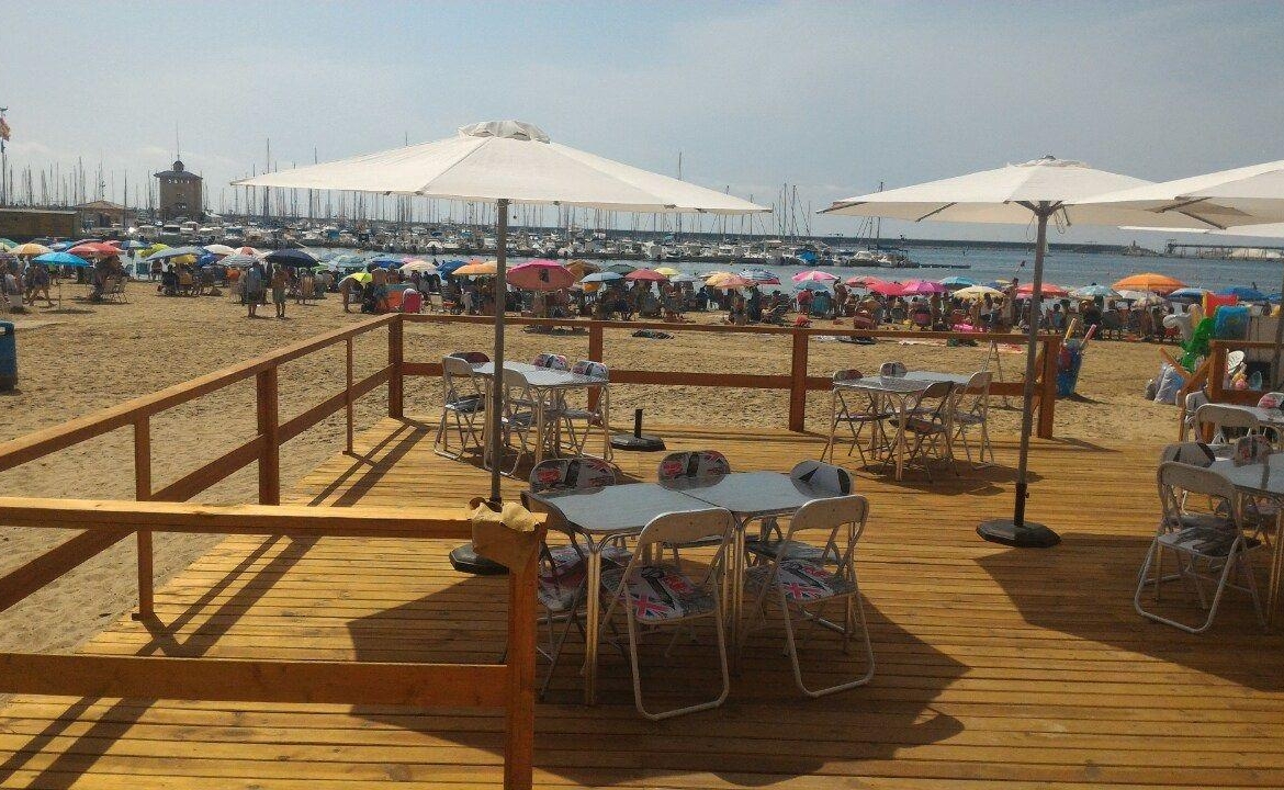 RESTAURANTE EN TORREVIEJA EN LA PRIMERA LINEA DE PLAYA