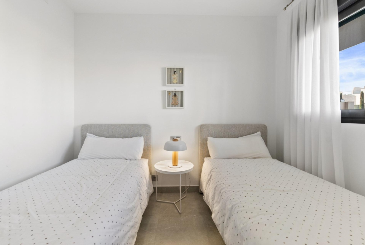 ESPECTACULAIR APPARTAMENTO CON LICENCIA TURISTICA. 2 DORM. 2 BAÑOS. GARAJE+TRASTERO. PISCINA.