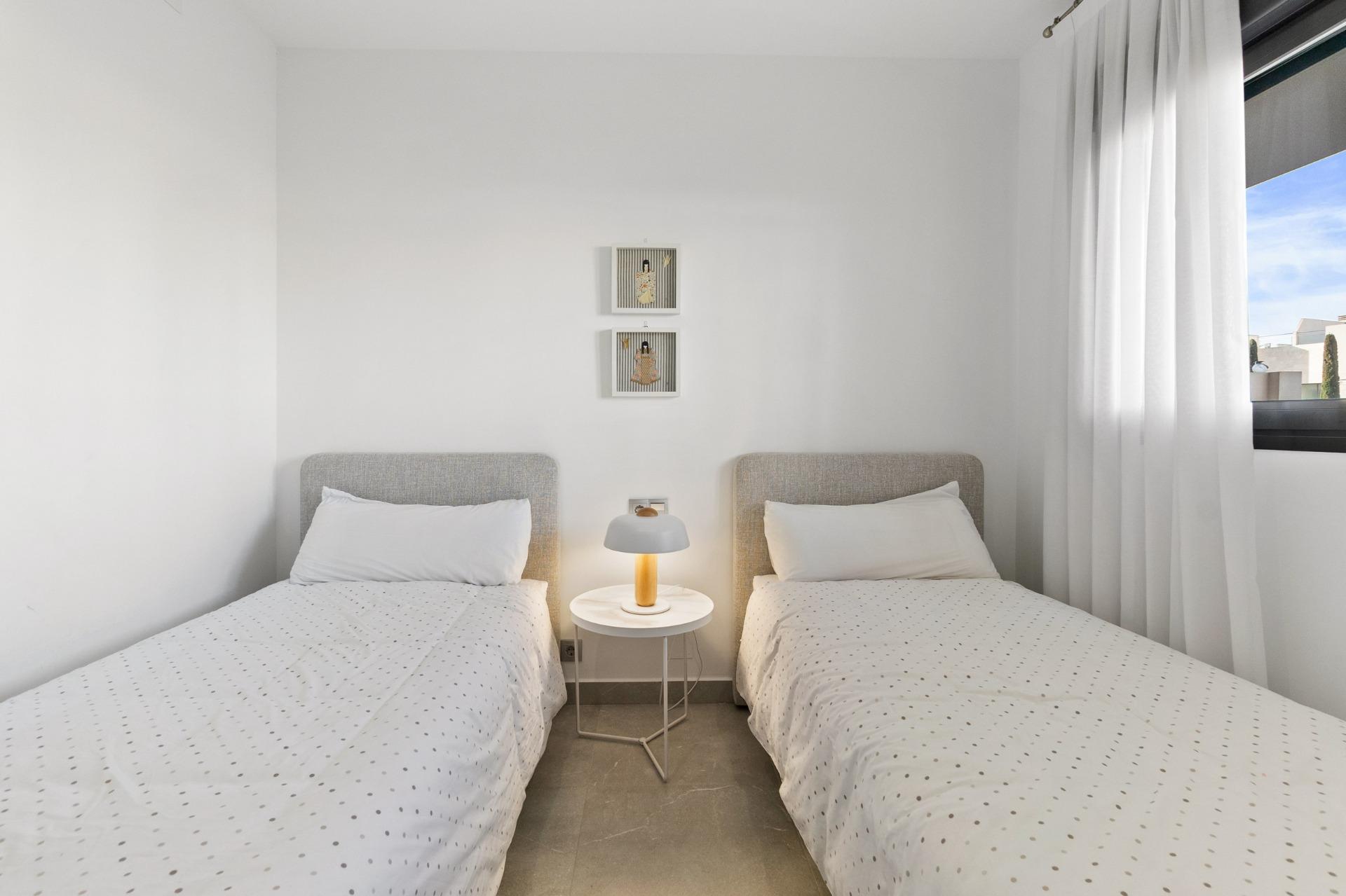 ESPECTACULAIR APPARTAMENTO CON LICENCIA TURISTICA. 2 DORM. 2 BAÑOS. GARAJE+TRASTERO. PISCINA.