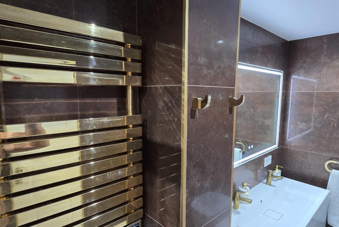 REFORMADO APPARTAMENTO A 50 METROS DE LA PLAYA. 3 DORM. 1 BAÑO. 101 M2.
