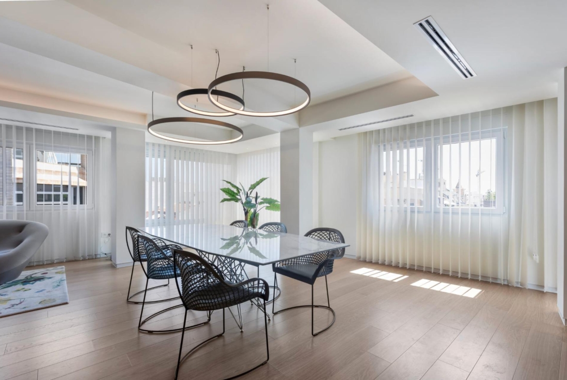 REFORMANDO APARTAMENTO EN EL CENTRO DE TORREVIEJA. 134 M2. 2 DORM. 2 BAÑOS.