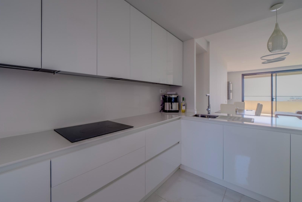 Exclusivo Piso en la Cala de Benidorm con Vistas al Mar