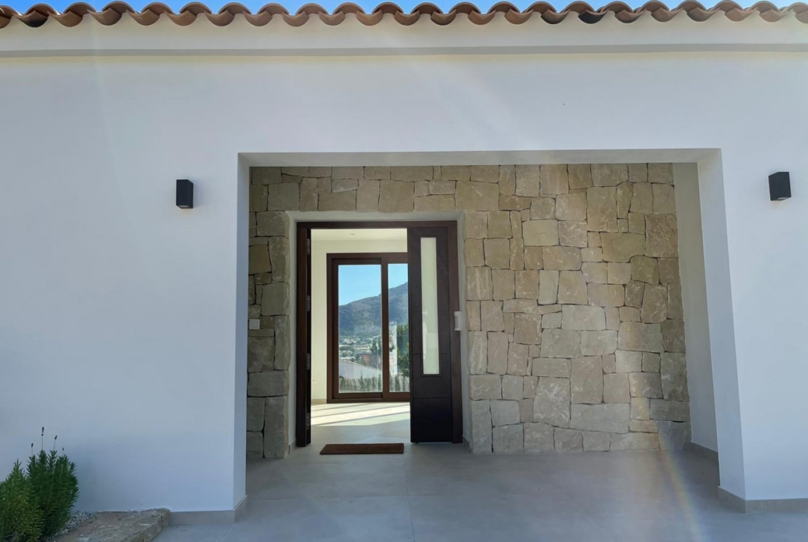 LUXURY VILLA IN ALTEA