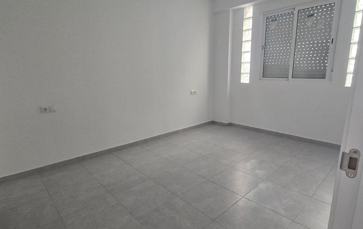 PLANTA BAJA 1 HABITACION Y 1 BAÑO