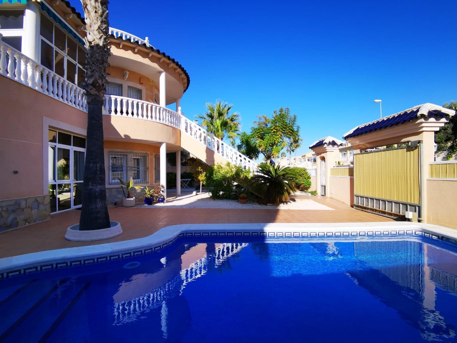 2-12-165 Ruim chalet in La Florida, Orihuela Costa – Ideaal om te genieten van de zon en het strand