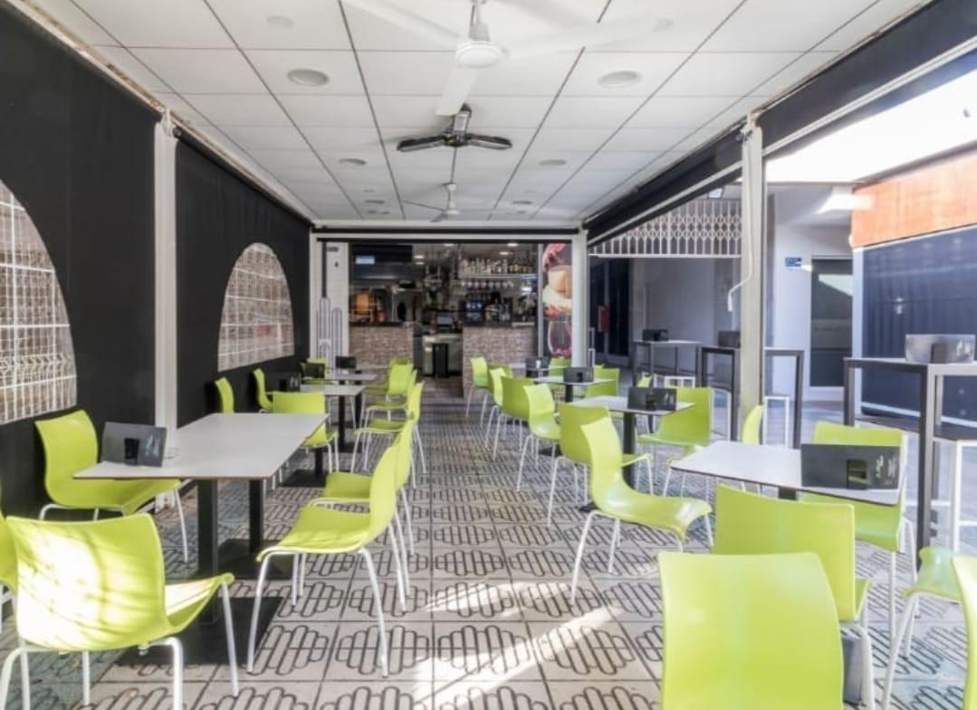 TABERNA EN PLENO FUNCIONAMIENTO LISTA PARA ENTRAR