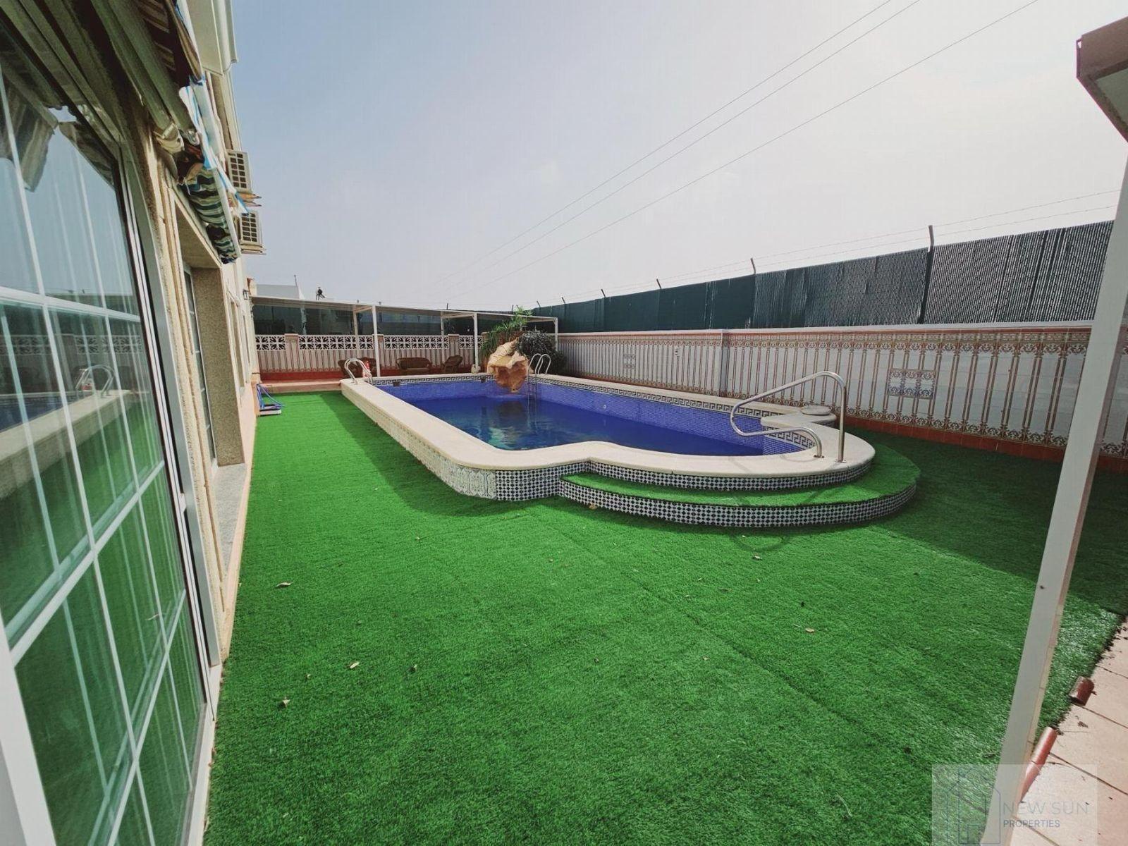 VILLA EN LA SIESTA CON 800 METROS DE PARCELA. PISCINA PRIVADA. 330 M2 DE CASA.