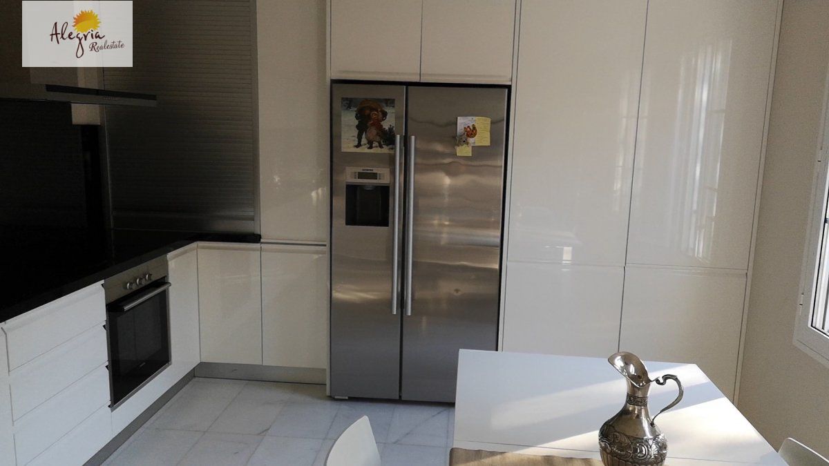 EXCELLENT VILLA IN SIERRA CORTINA FOR SALE