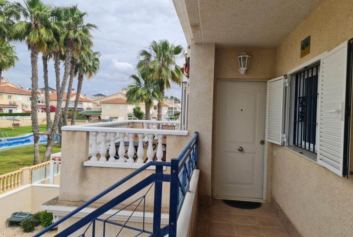 BUNGALOW PLANTA ALTA CON SOLÁRIUM EN ORIHUELA COSTA, ZENIAMAR I.