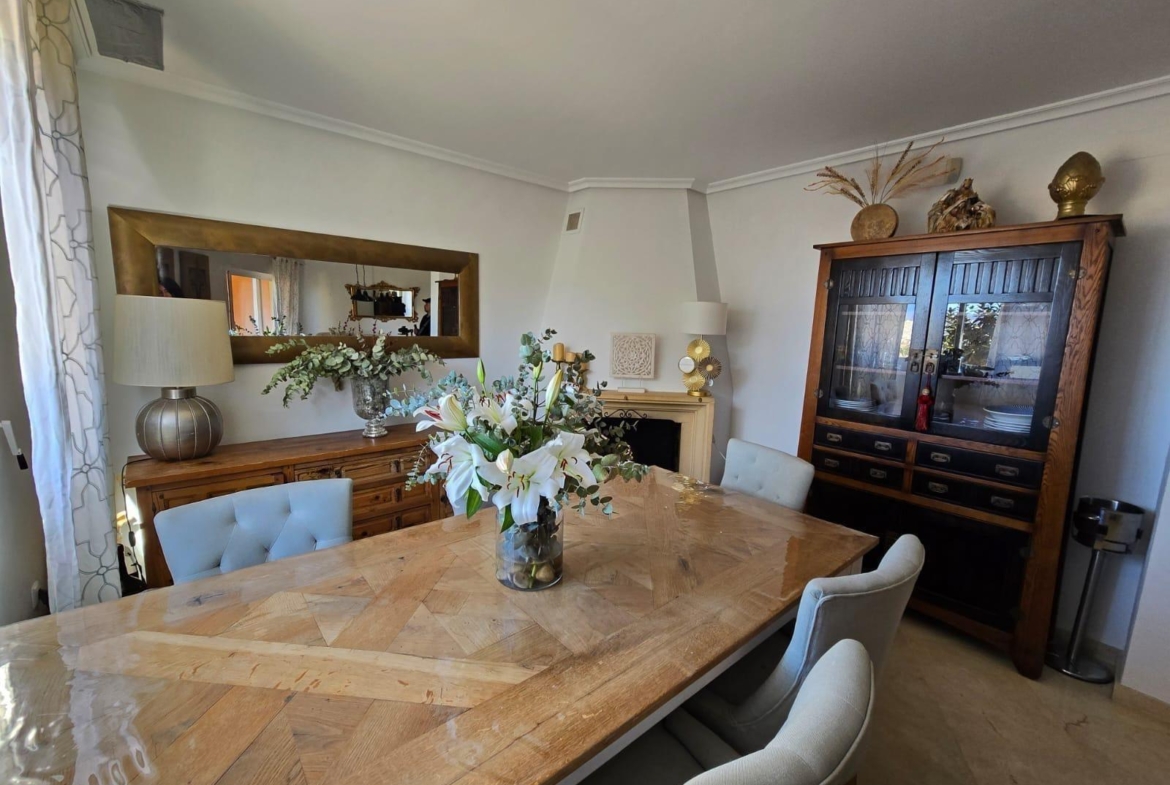 EXCLUSIVO CHALET ADOSADO EN CABO HUERTAS A TAN SOLO 5 MINUTOS DE LA ARENA