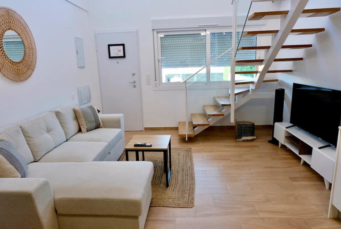 NEW WORK IN GRAN ALACANT. TOWNHOUSES WITH GARDEN AND PRIVATE SOLARIUM OF 27 M2. 2 BEDROOMS. 2 BATHROOMS. COMMUNITY POOL. VISION MODEL