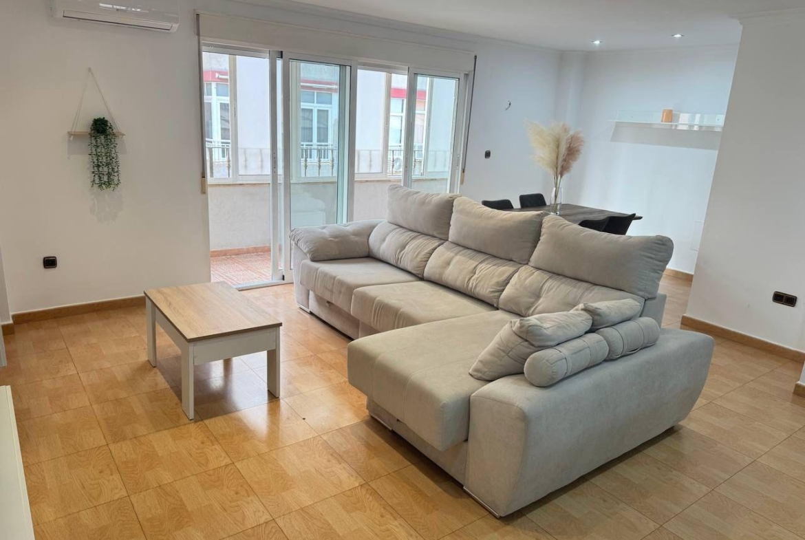 Spacious Semi-New Apartment in Torrevieja, Ideal for Living