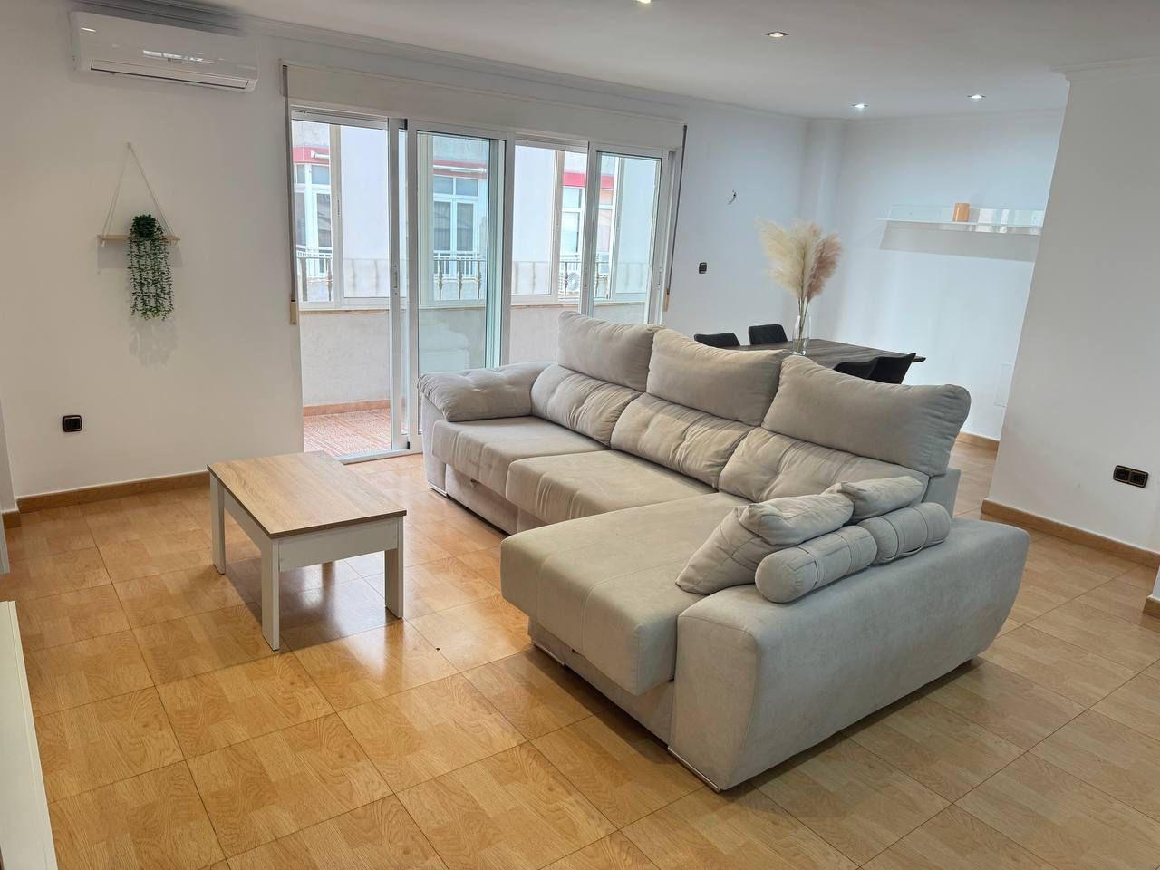 2-12-274 Spacious Semi-New Apartment in Torrevieja, Ideal for Living