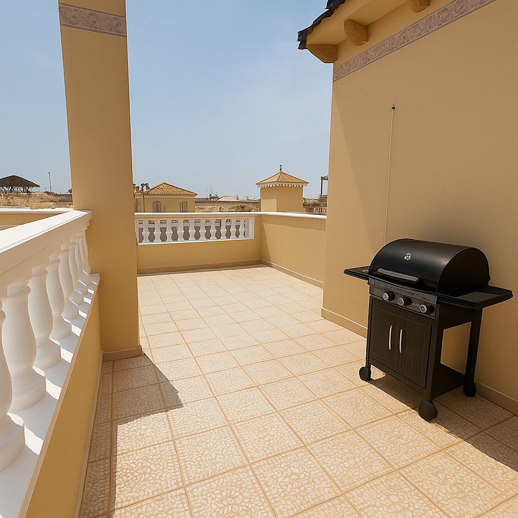 ADOSADO EN PLAYA FLAMENCA CON JARDIN Y PISCINA COMUNITARIA. 2 DORM. 2 BAÑOS. PARKING. 2 TERRAZAS GRANDES.