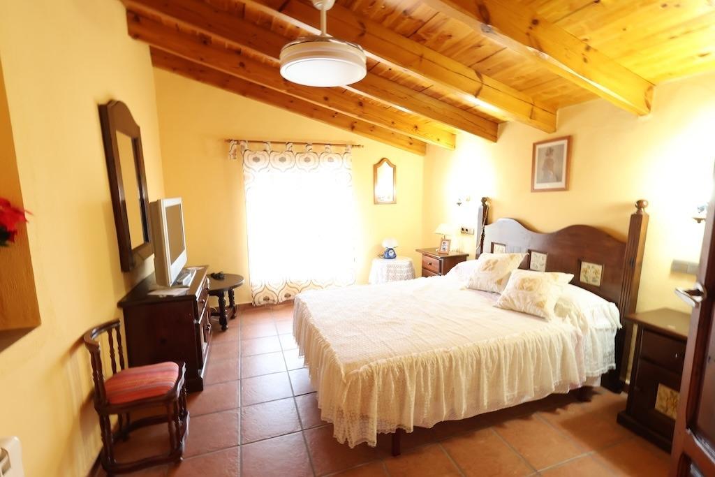 CASA EN FORTUNA CON 1000 M2 DE PARCELA Y SUPERFICIE DE 120 M2 DE CASA. 5 DORM. 3 BAÑOS.