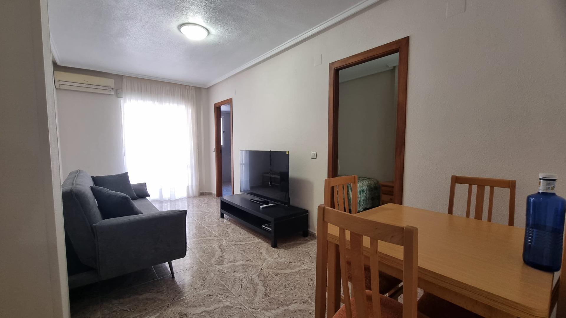 2-12-297 Apartamento semireformado a escasos metros de la playa !