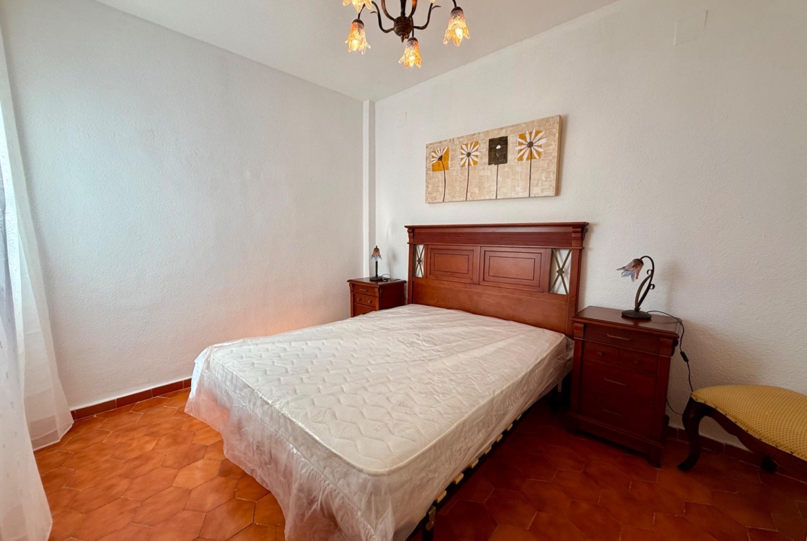 For Sale: Bright apartment in Alicante, Los Ángeles area