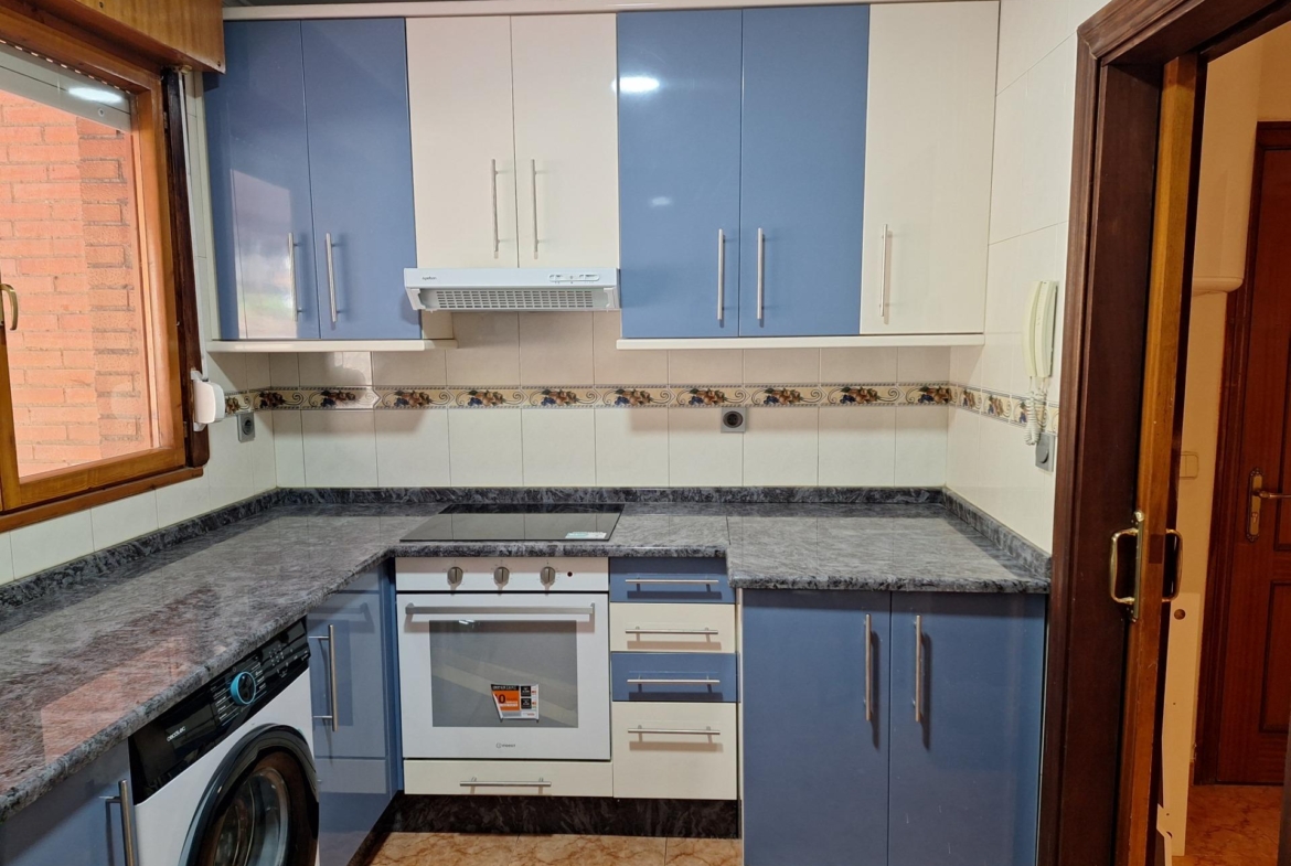 Amplio piso para entrar a vivir en Mieres