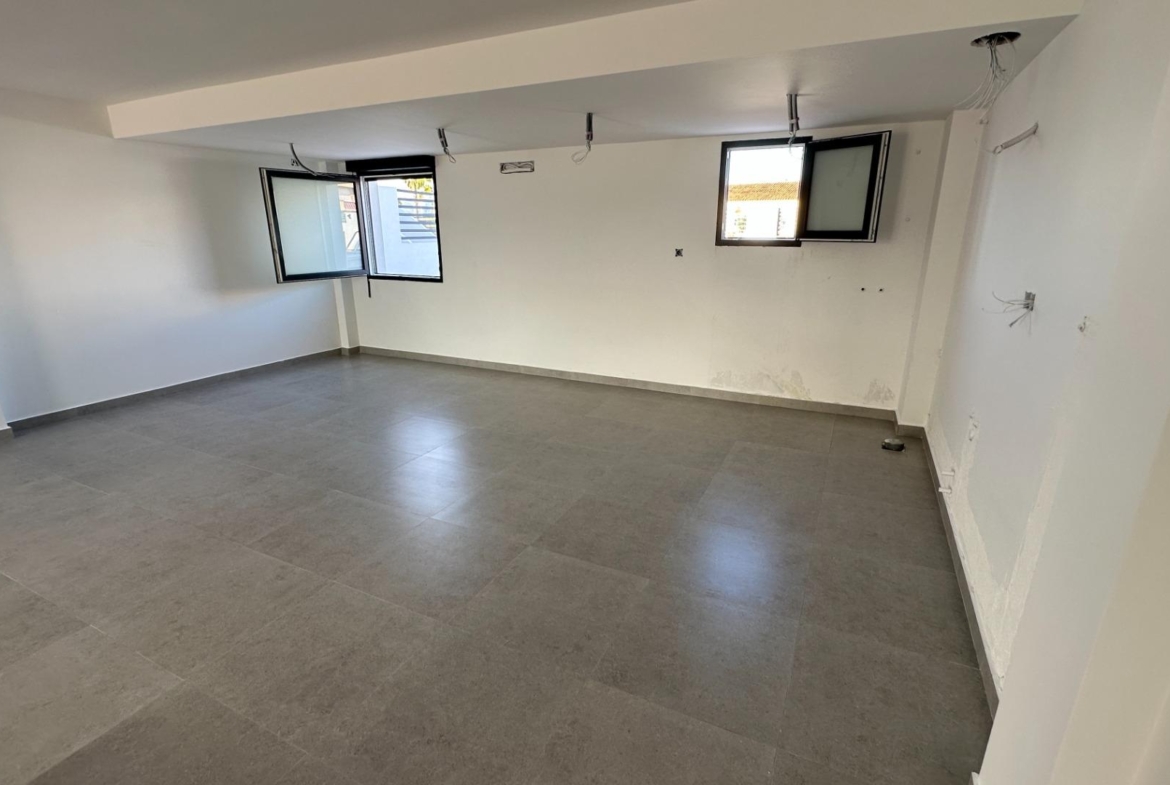 Exclusive townhouses in Oliva Nova: style, comfort, and sea just 500 m away