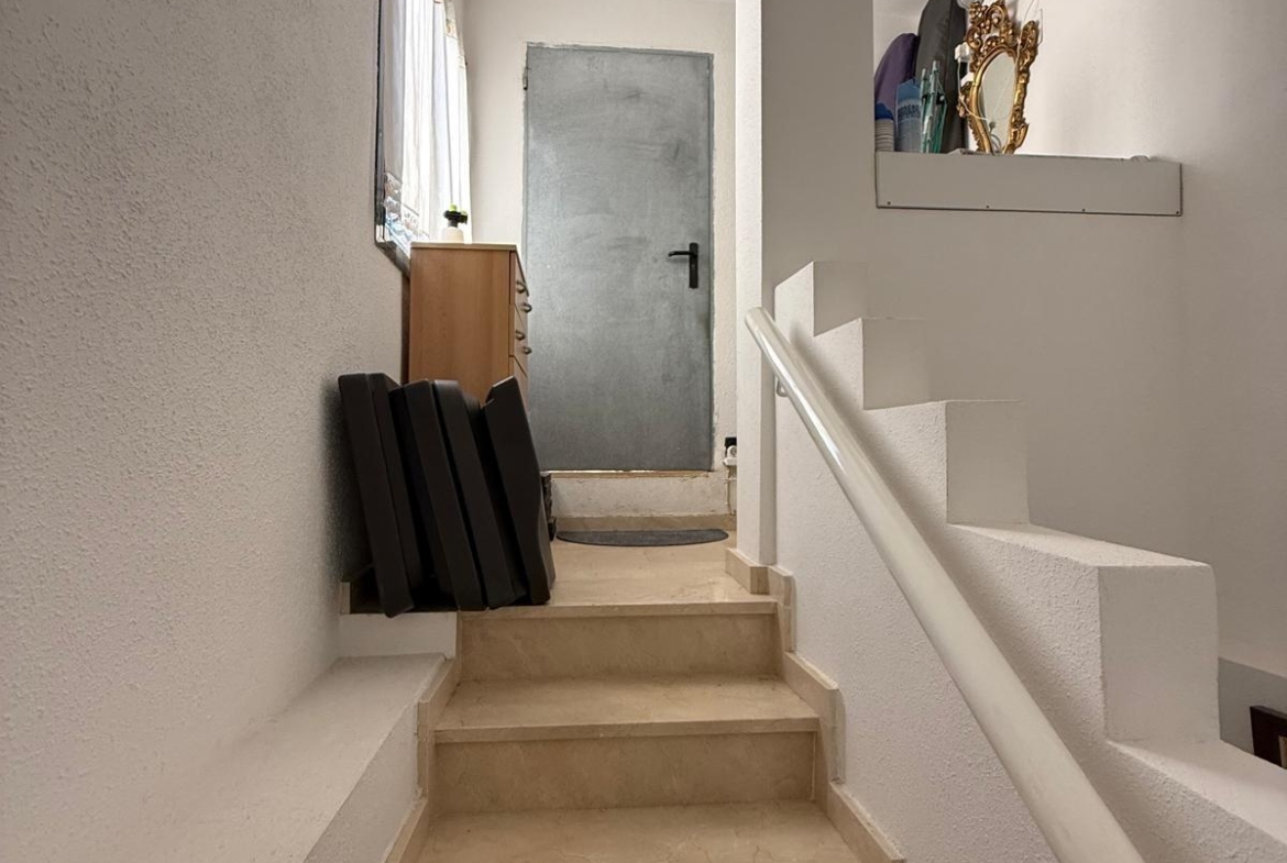 Ático Dúplex con Solárium Privado y Vistas a la Cala de Finestrat