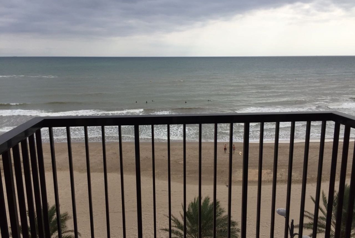 Duplex Penthouse in Front Line Beach