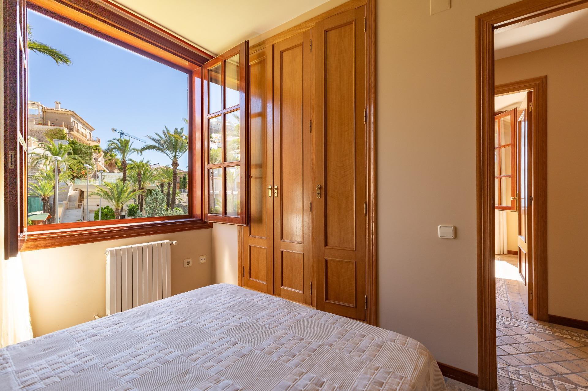 2-12-66 Exceptional Beachfront Villa: Luxury Steps Away from the Beach