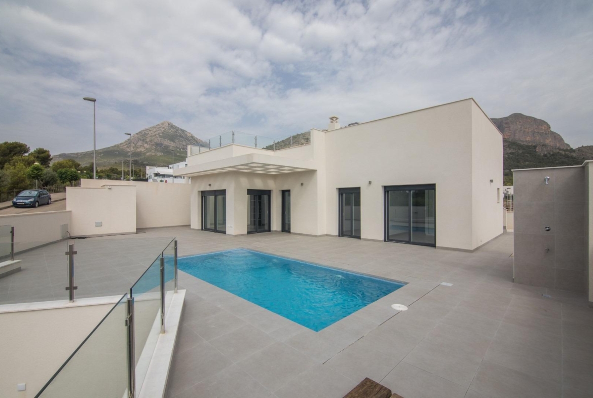 New construction villa with pool in Polop de la Marina
