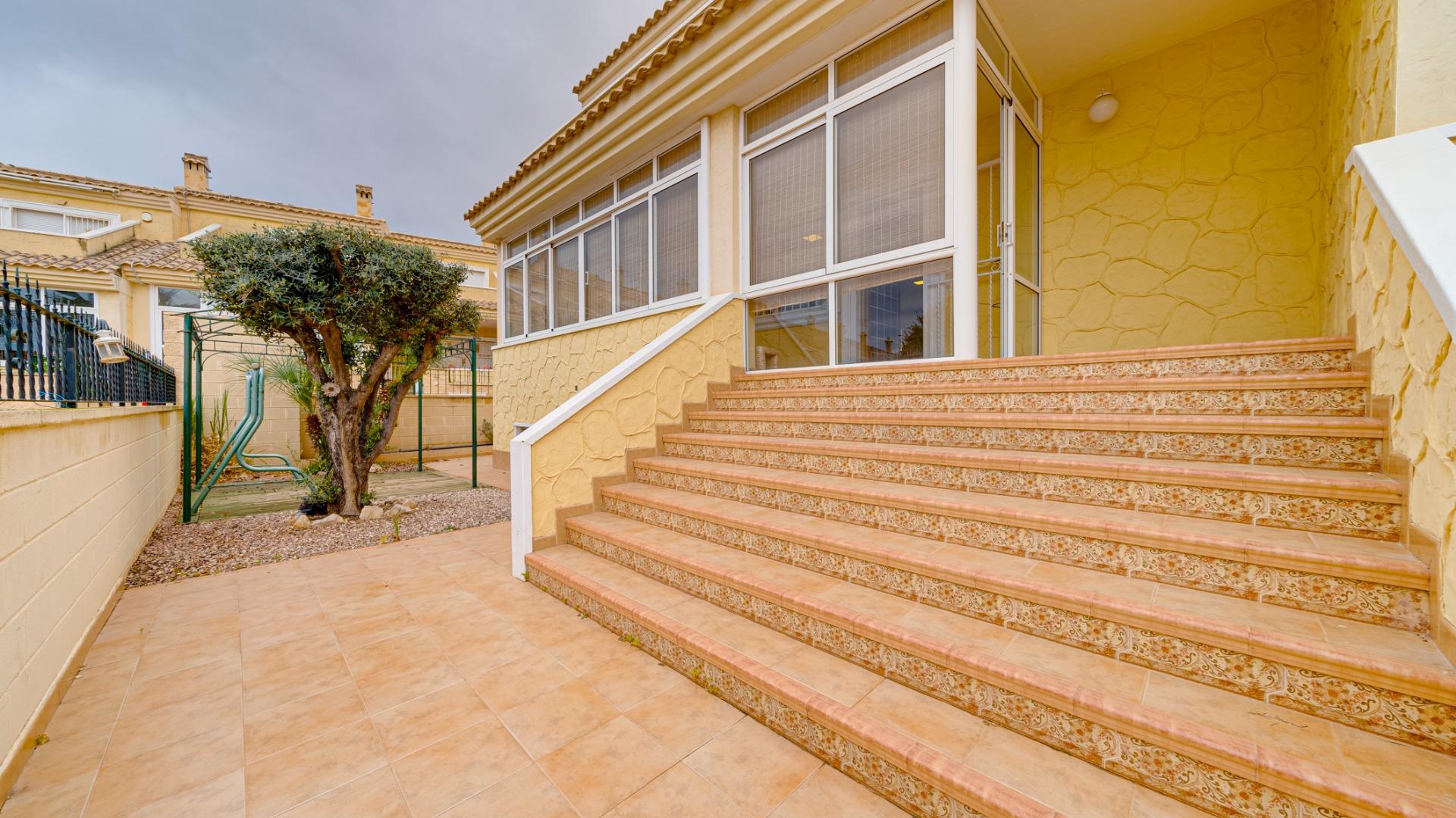 2-12-87 Large corner semi-detached house with sea views,