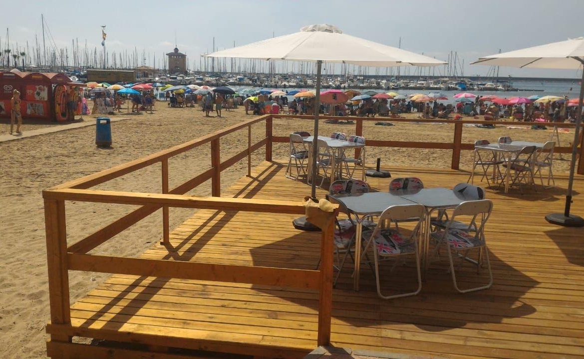 RESTAURANTE EN TORREVIEJA EN LA PRIMERA LINEA DE PLAYA