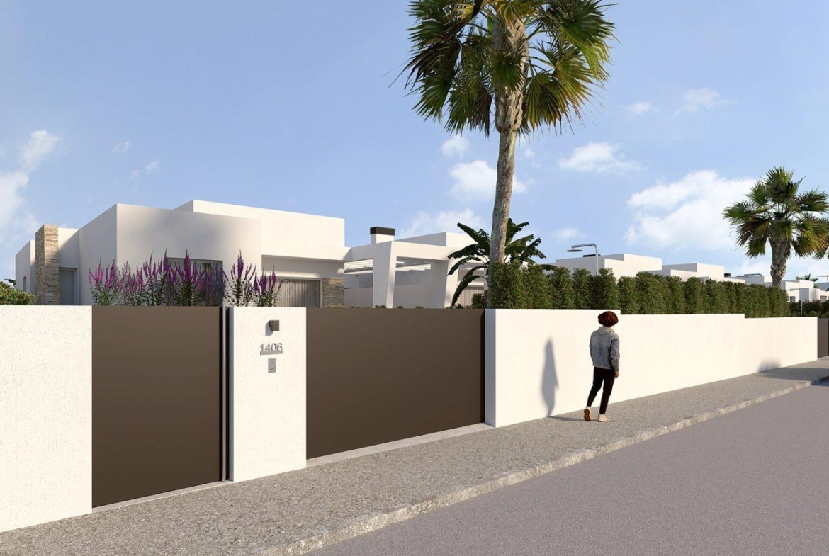 VILLA’S EN ALGORFA. VALLA DE UNA PLANTA. 136 M2 DE CASA. PARCELA 470 M2.SOTANO 180M2