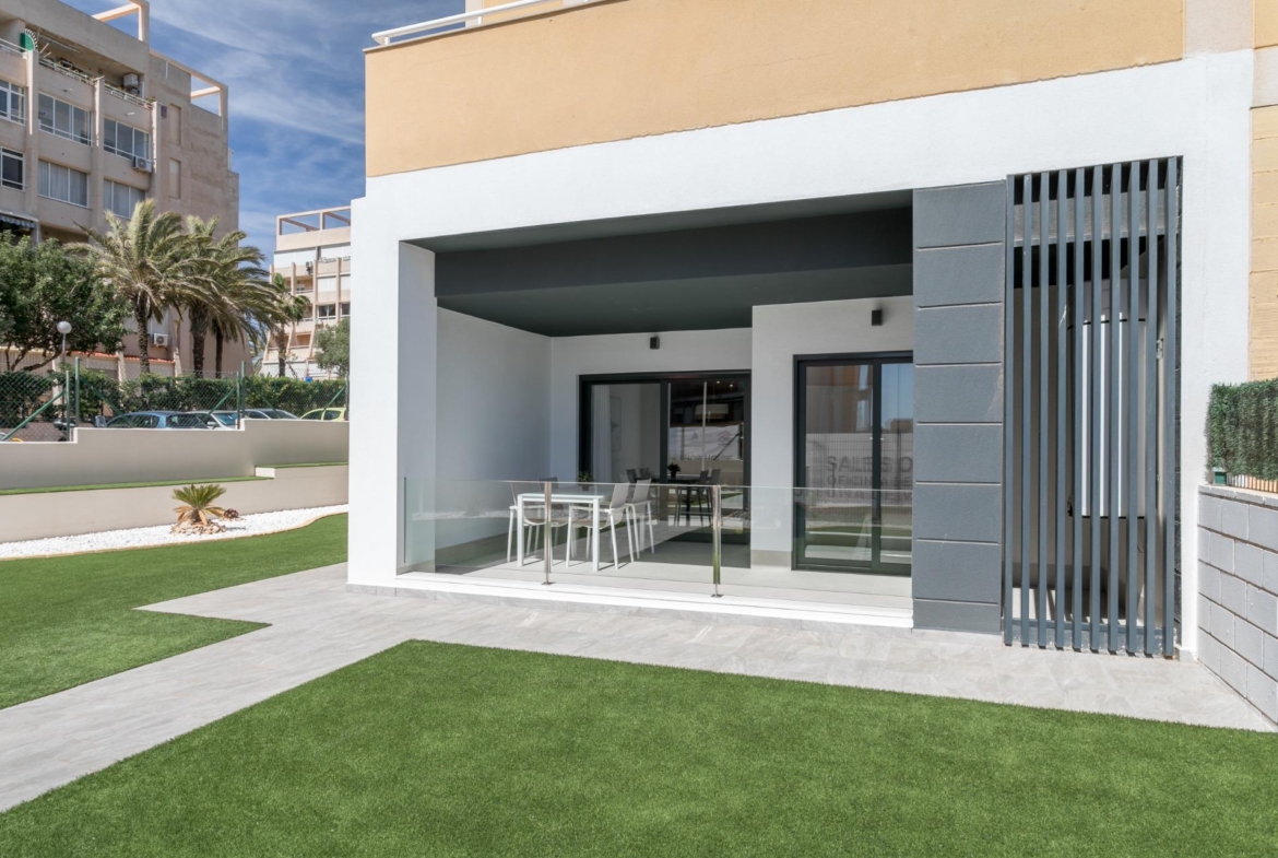 APPARTAMENTOS DE OBRA NUEVA CON VISTAS AL MAR. 2 DOR. 2 BAÑOS. APARCAMENTO. PISCINA.