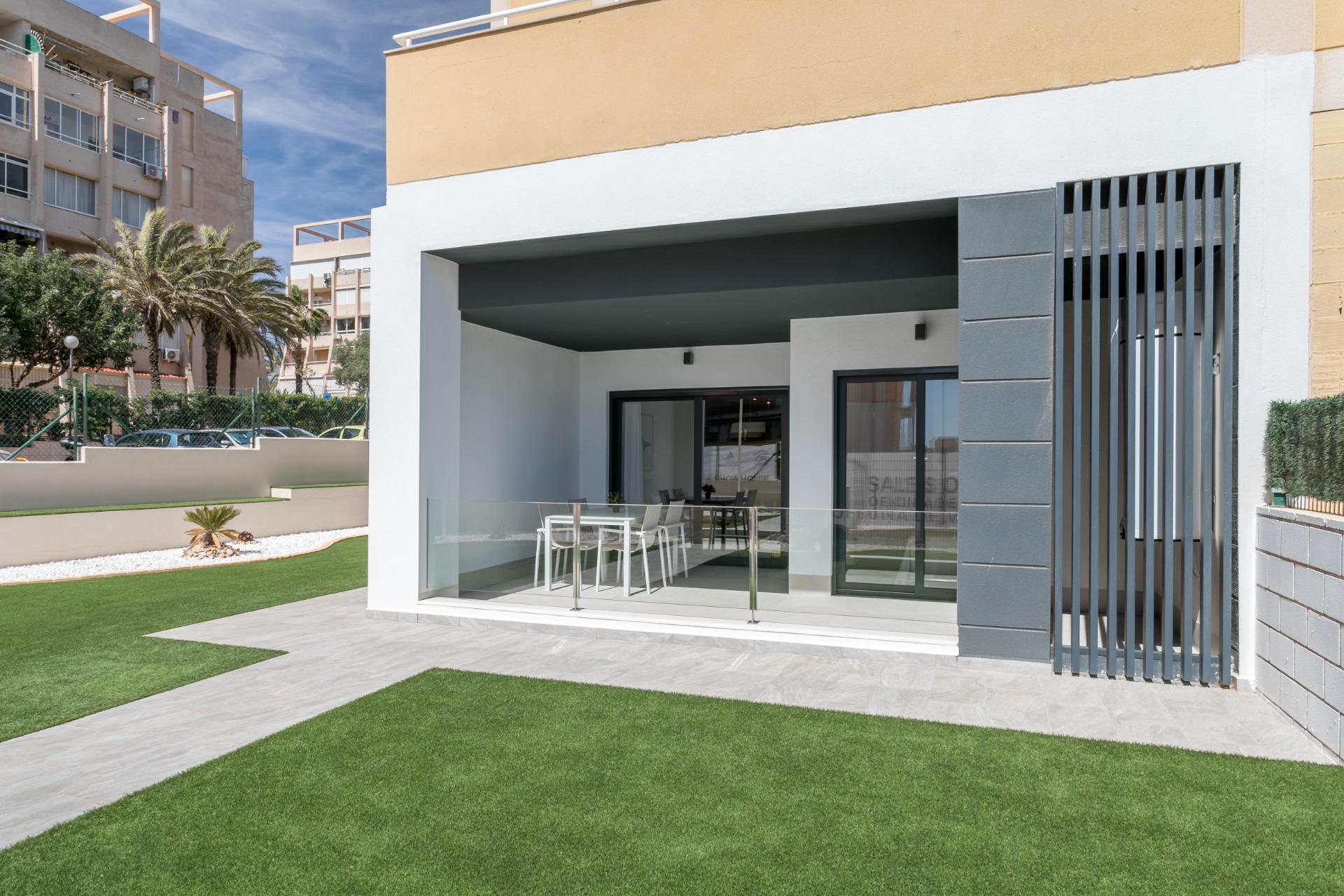APPARTAMENTOS DE OBRA NUEVA CON VISTAS AL MAR. 2 DOR. 2 BAÑOS. APARCAMENTO. PISCINA.