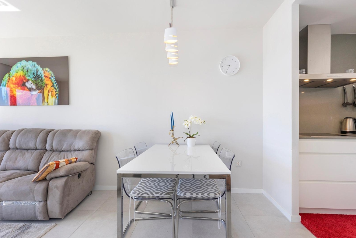 APARTAMENTO CON VISTAS AL MAR EN MIL PALMERAS. 2 DORM. 2 BAÑOS. GARAJE+TRASTERO. TERRAZA 20 M2.
