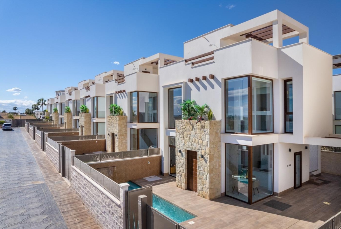OBRA NUEVA EN LOS MONTESINOS. VILLAS DE LUJO. 3 DORM. 3 BAÑOS. PARCELA 200M2. PISCINA PROPIA.