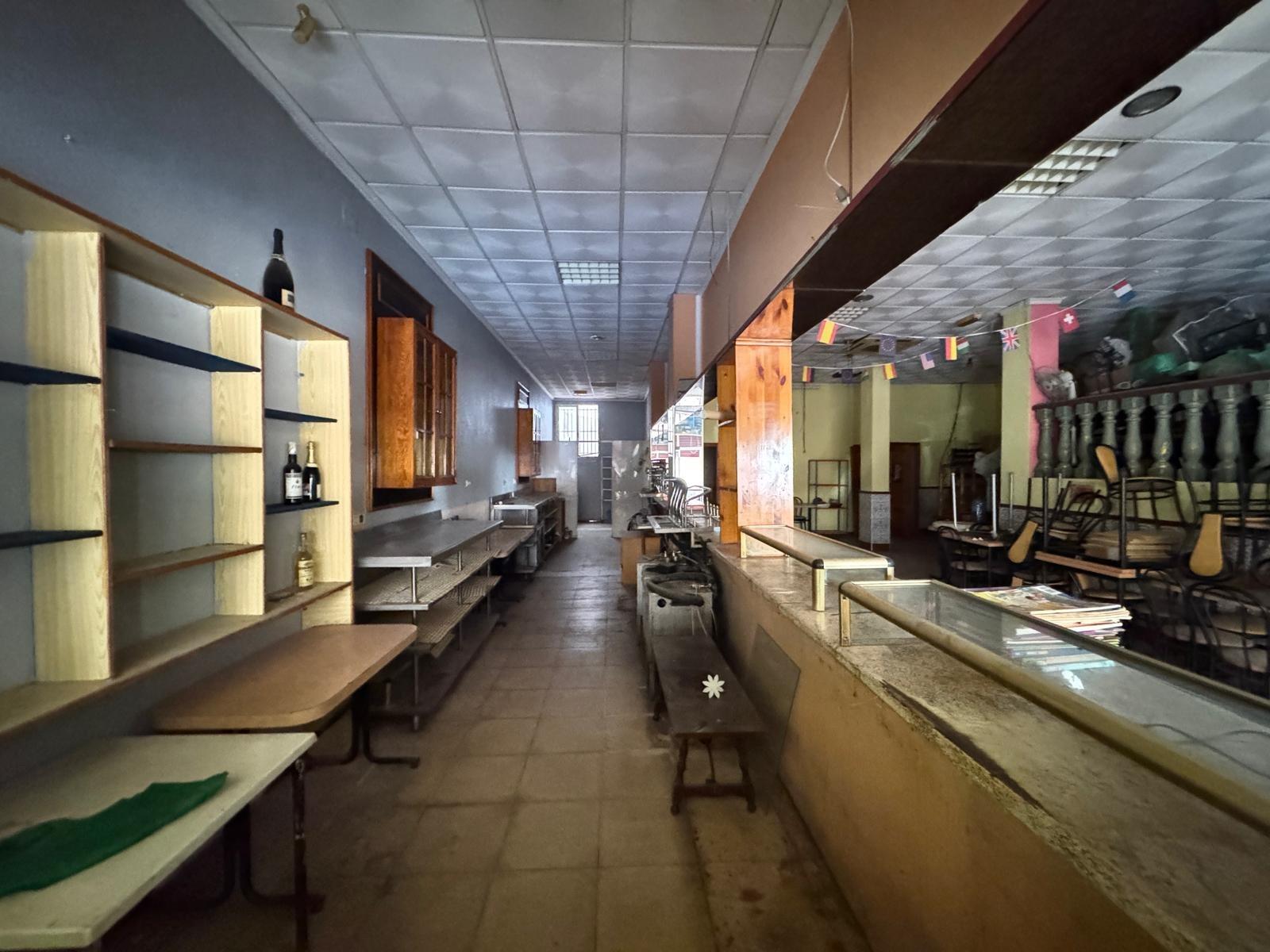 VOOR DE VERKOOP VAN BEDRIJFSTOESLAGEN MET HOSPITALITEITSLICENSE VAN 150 M2 EN SLECHTS 100 METERS VAN HET KURA-STRAND