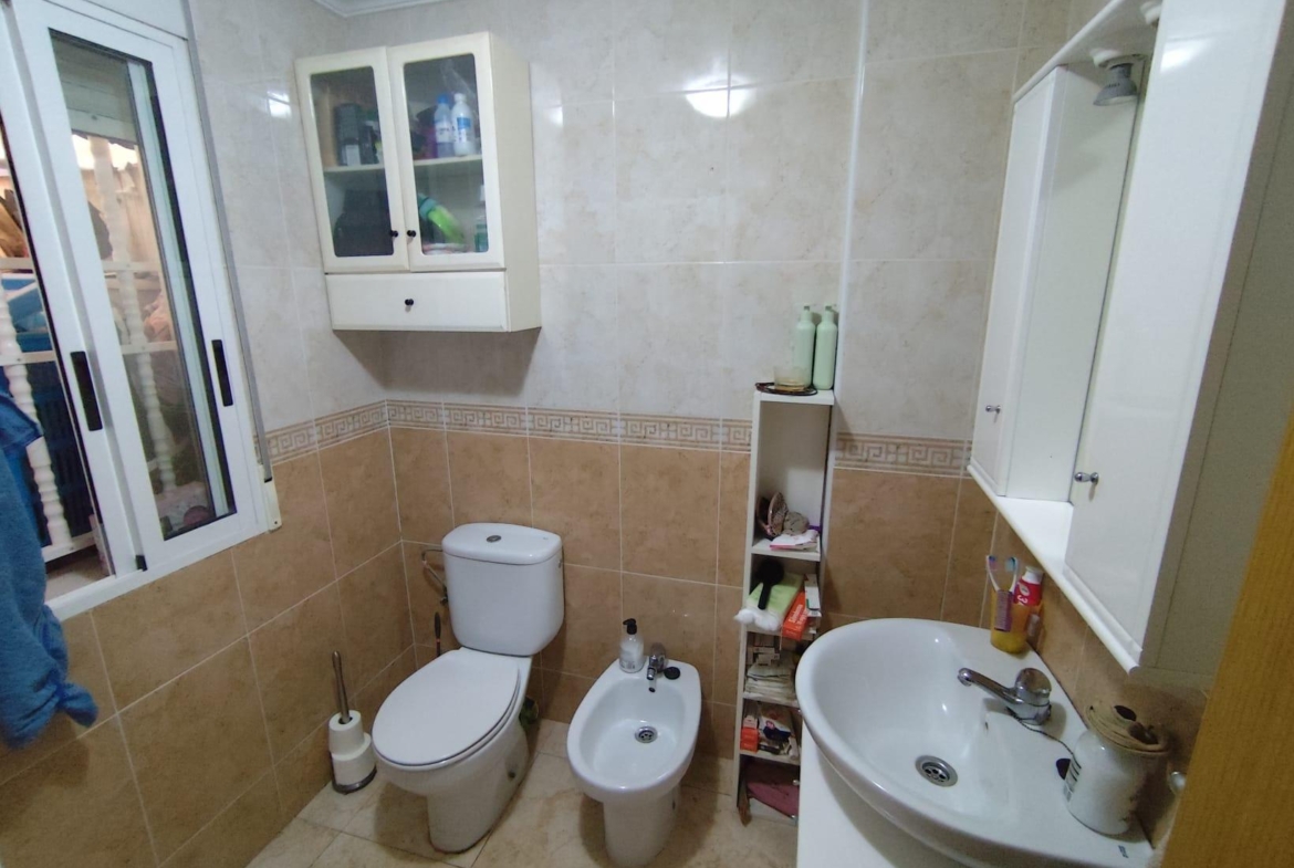 APARTAMENTO PLANTA BAJA A 150 METROS DE PLAYA. 4 DORM. 2 BAÑOS. 107 M2.