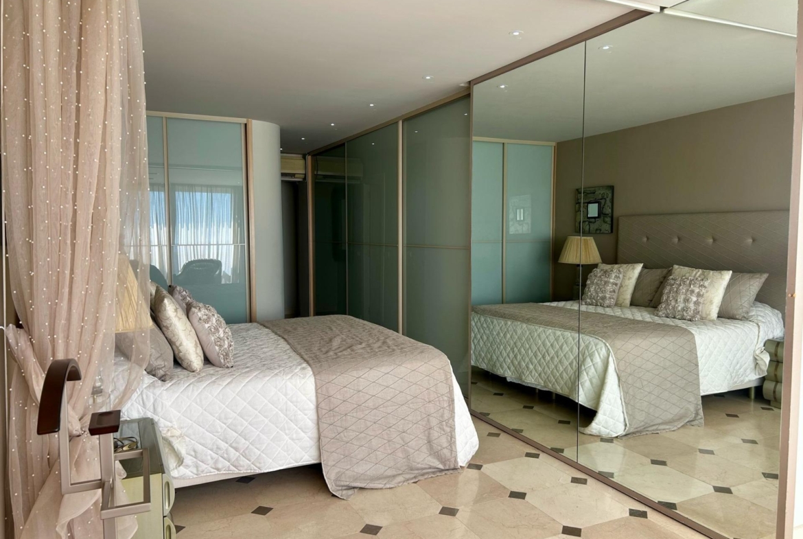 🏖️ Luxury Apartment on the Levante Beachfront – Dreamy Views 🌅