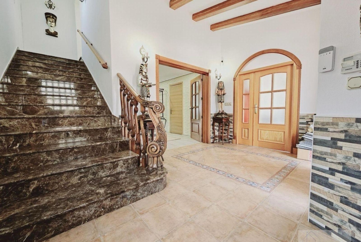 VILLA EN LA SIESTA CON 800 METROS DE PARCELA. PISCINA PRIVADA. 330 M2 DE CASA.