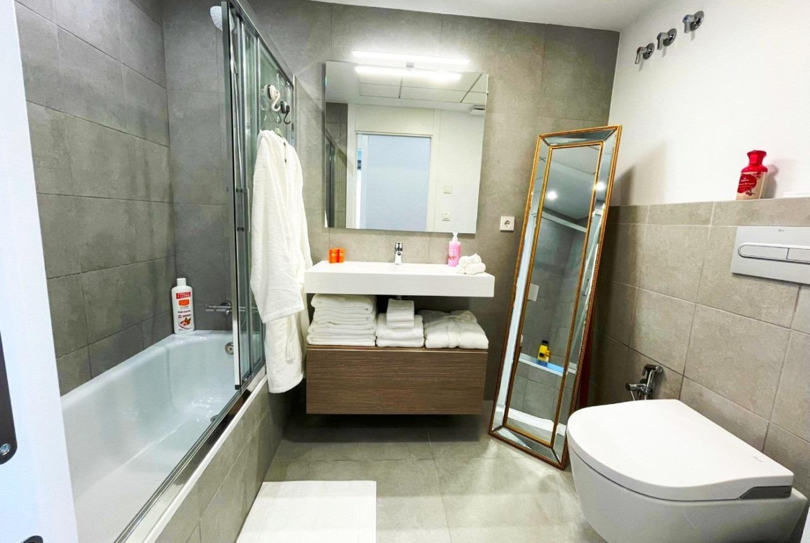 Moderne nieuwe appartementen aan de oevers van de Middellandse Zee