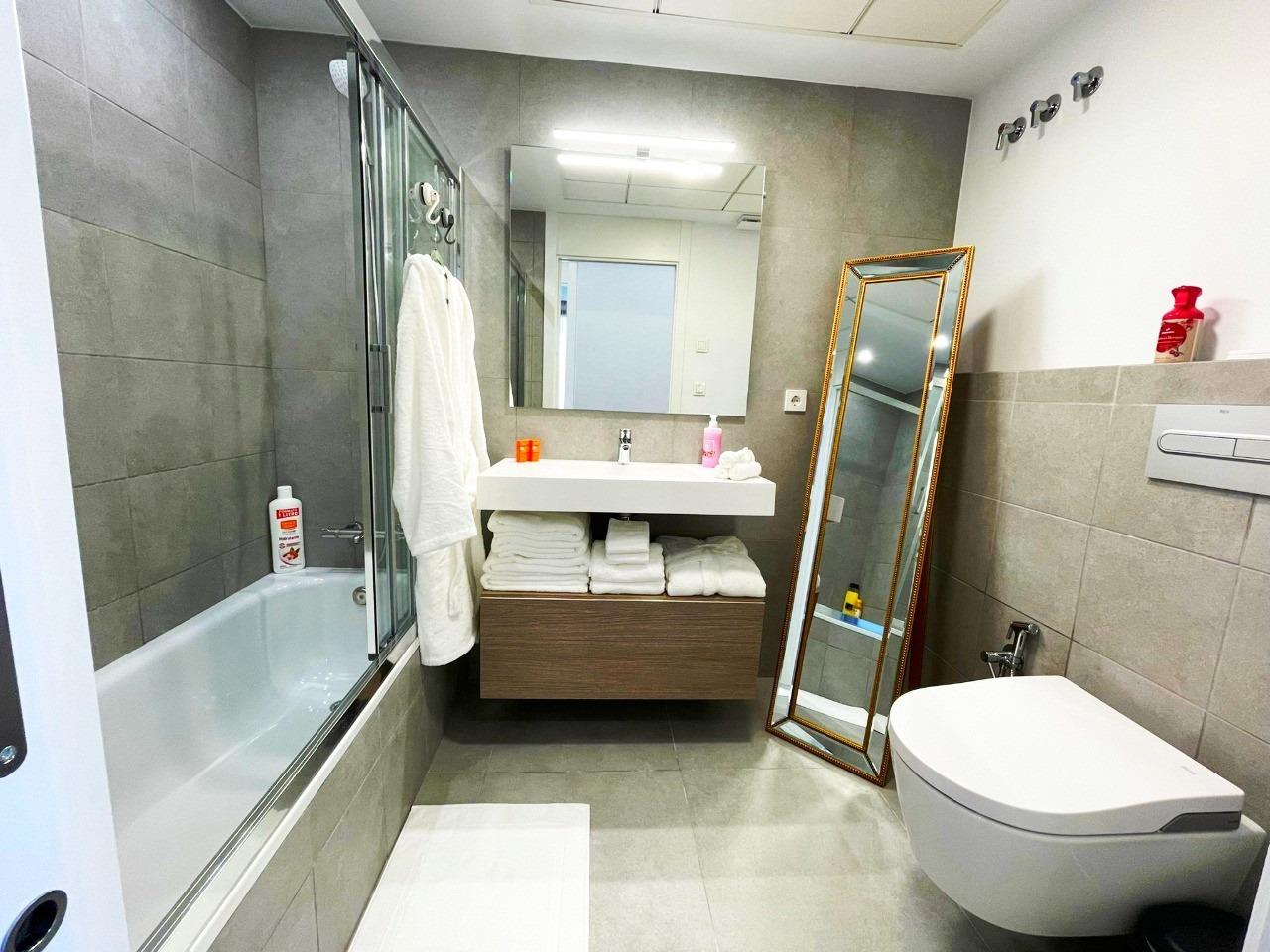 Moderne nieuwe appartementen aan de oevers van de Middellandse Zee