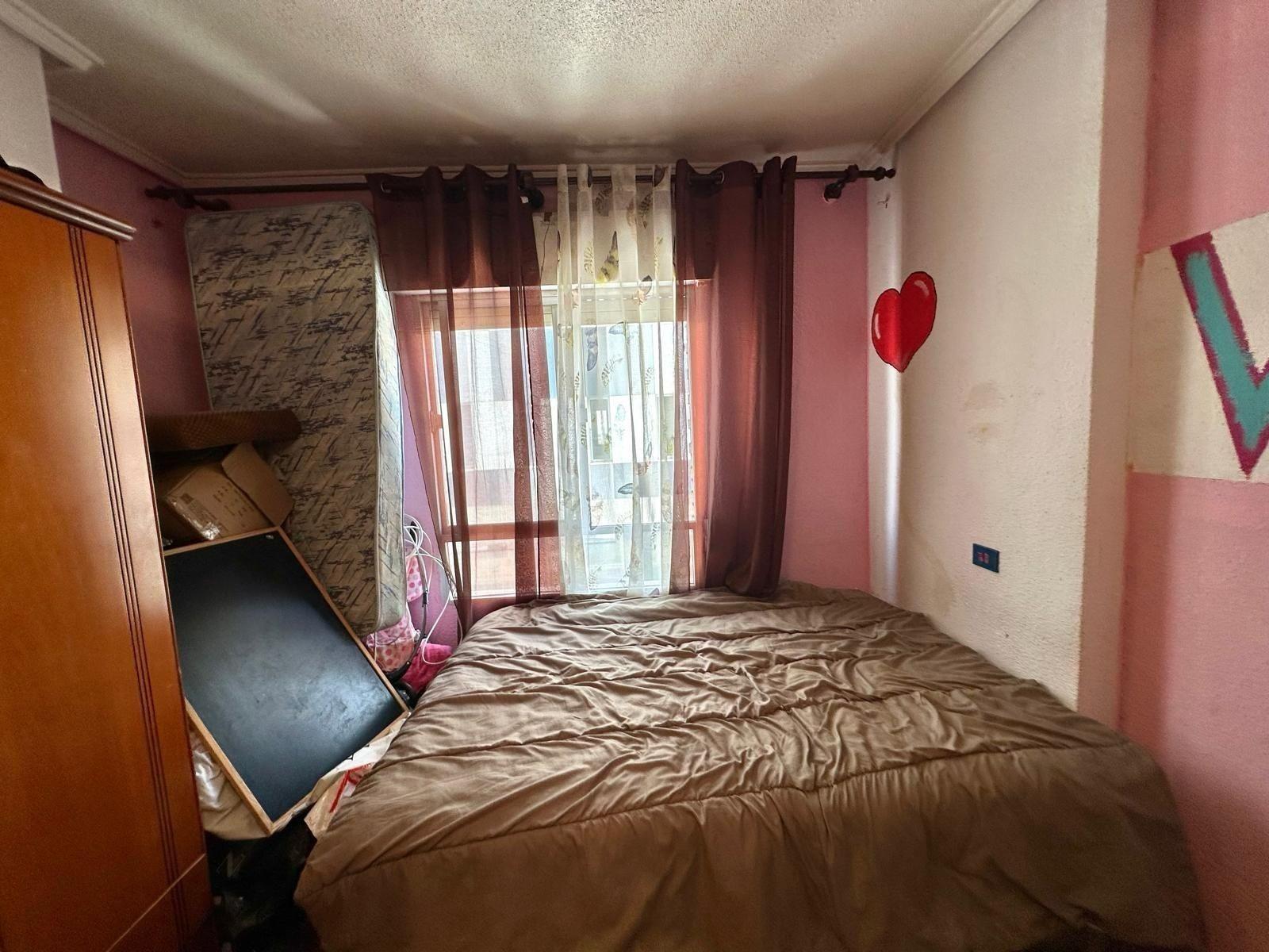 APPARTAMENTO A 450 DEL PUERTO DE TORREVIEJA. 2 DORM. 2 BAÑOS. TERRAZA AMPLIA. 76 M2.