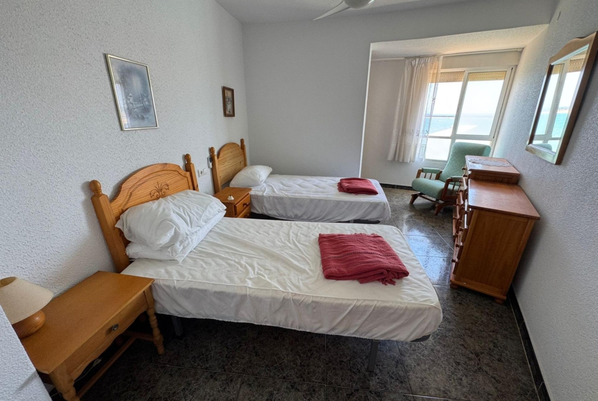 Fantástico apartamento de 3 slaapzalios en primera línea de playa en Torrevieja