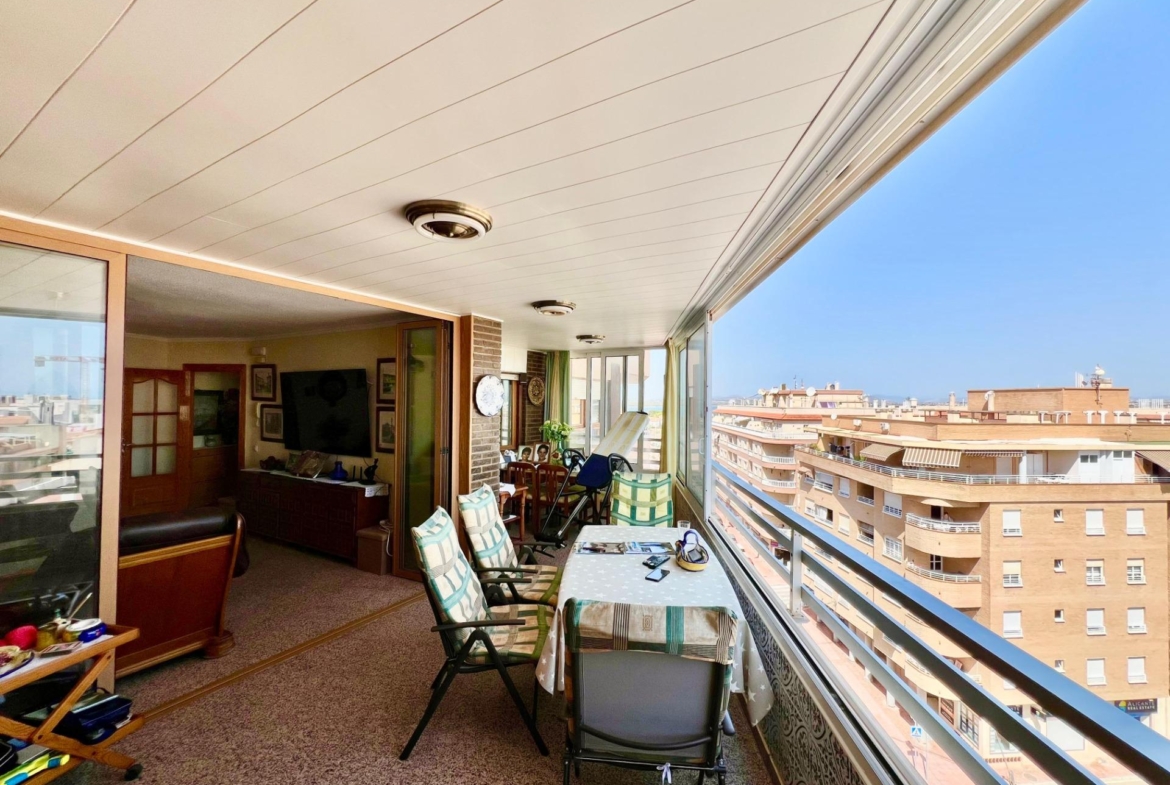 ESPACIOSO APARTAMENTO DE 3 HABITACIONES + PARKING + TRASTERO EN PLANTA 7 CON VISTAS AL MA